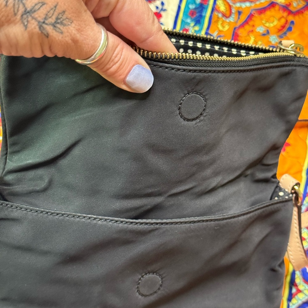 Kate Spade Black Crossbody Bag with Sleek Design - Picture 9 of 12